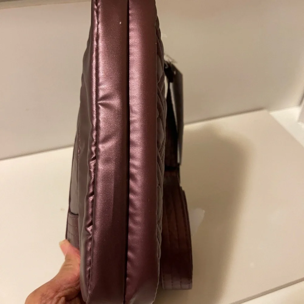 Lug Quilted RFID Convertible
Crossbody. Coupe 2. New Can attached to your belt - Picture 14 of 16